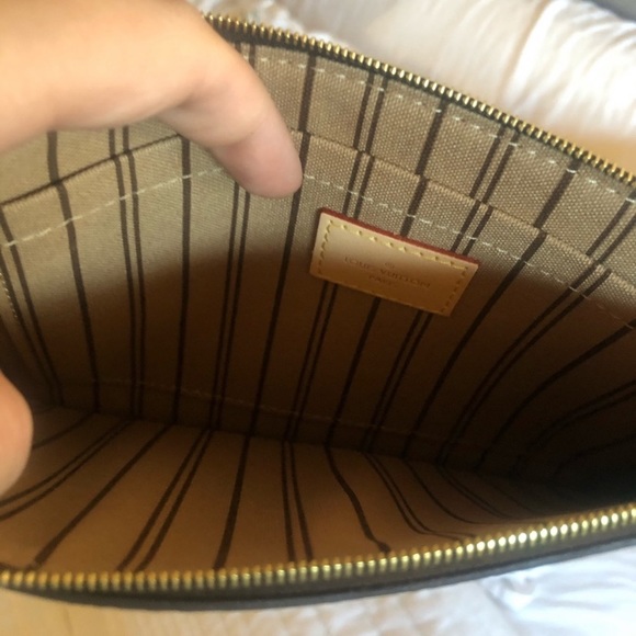 Louis Vuitton Pouch - Picture 6 of 9